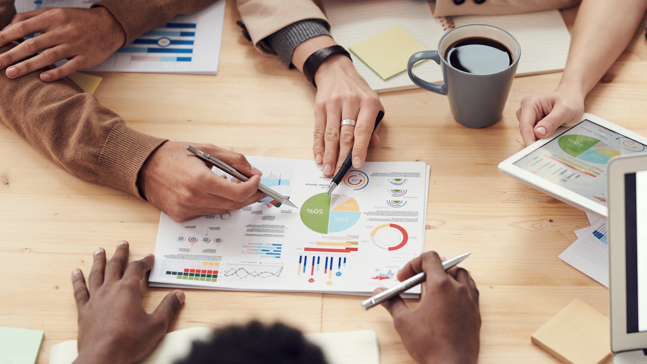 Lecciones aprendidas sobre las Estrategias Omnicanal: Integrando Canales Presenciales y Digitales para aumentar la recordación y lealtad de los usuarios y consumidores.